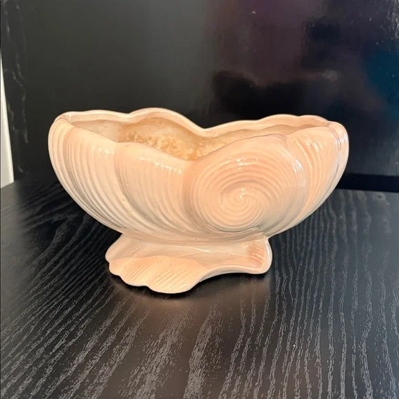 Vintage Peach Ceramic Footed Shell Vase Planter - Picture 6 of 8
